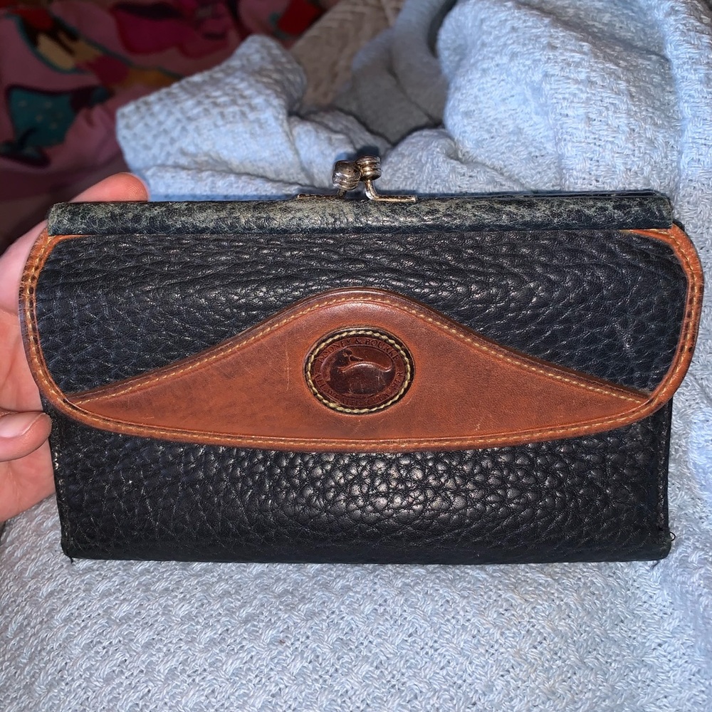 🛑🛑🛑🛑SOLD SOLD SOLD 🛑🛑🛑🛑
Dooney & Bourke Vintage Wallet